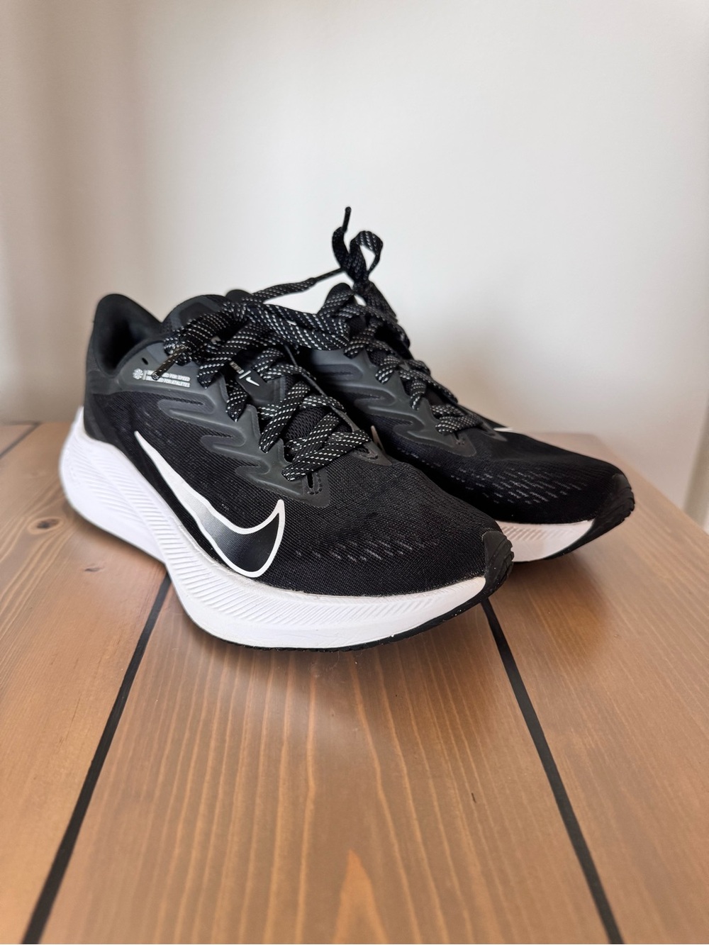 Size 6.5 Women’s - Nike Air Winflo Black White Trendy Running Athletic EUC!